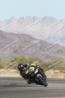 media/Oct-30-2025-Racers Edge (Thu) [[dabbdaf680]]/3-B Group/Session 2 (Turn 14)/